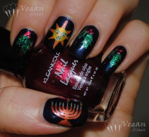 Saturnalia and Hanukkah decorations mani