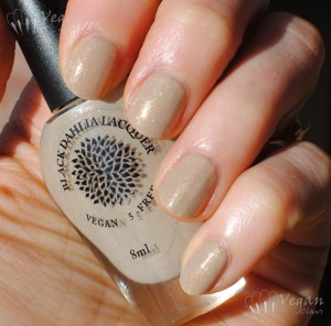 blackdahlialacquer_beachjasmine