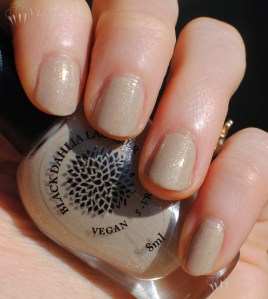 blackdahlialacquer_beachjasmine3