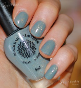 blackdahlialacquer_wildbergamot_flash